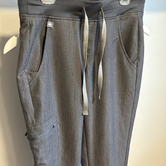Figs Zamora jogger scrub pants. - Picture 2 of 9